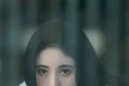 “miumiu陷害女明星”热搜 不看水印谁能看出来是童瑶？