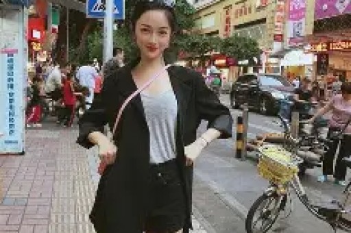 网红卖YW袜子一年赚116万本人出面澄清直男卖腐这么有市场！