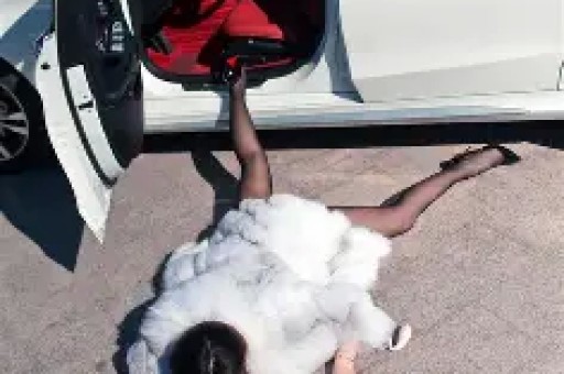 网红红毯无滤镜惊天反转：皮皮朱脸肿孙恩盛瘦成杆 全网热议撞脸原形毕露