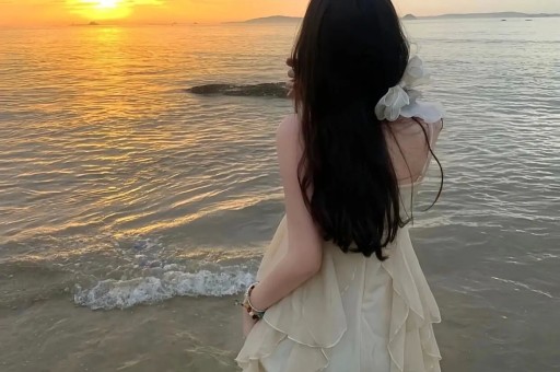 李佳琦直播间方面回应：李佳琦未婚、不退休“退出直播事业”为误读